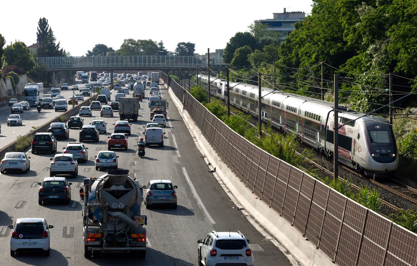Ya hay casi 800 kilómetros de atascos en medio de una ola de calor Ya hay casi 800 kilómetros de atascos en medio de una ola de calor